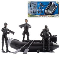 3 Military Figures with 22 articulated points. Includes dinghy, paddle, flippers and many more accessories. Height 9.5cm. Scale 1:18. Age 3+.